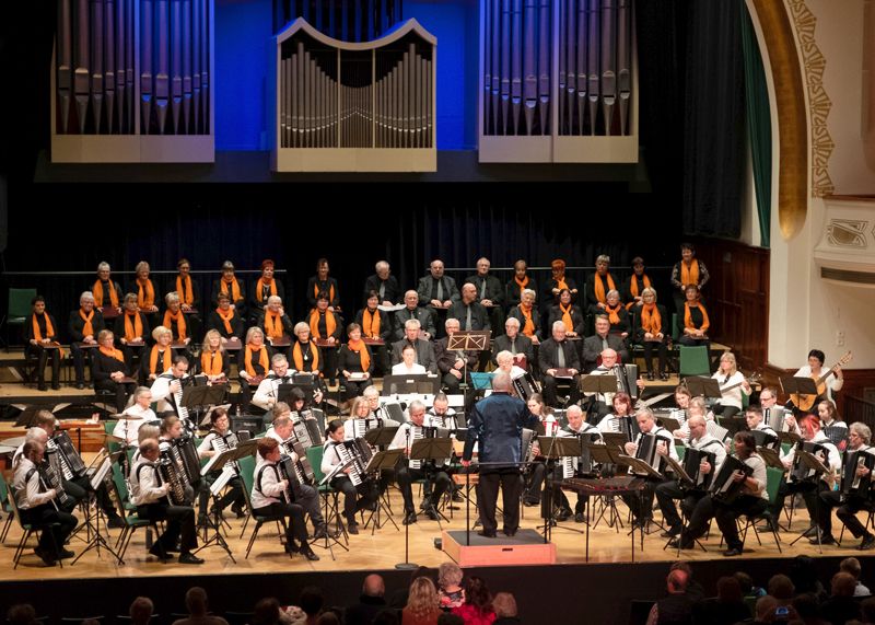 Das Akkordeonorchester lädt zum 9. Weihnachtskonzert ins Volkshaus in Jena ein.