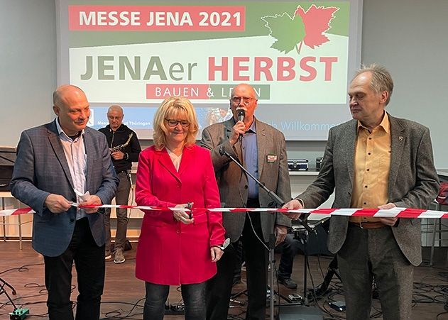v.l.n.r. Sozialdezernent Eberhard Hertzsch, Messechefin Christiane Längle und Landrat Andreas Heller zur Eröffnung der Herbstmesse 2021 in Jena.