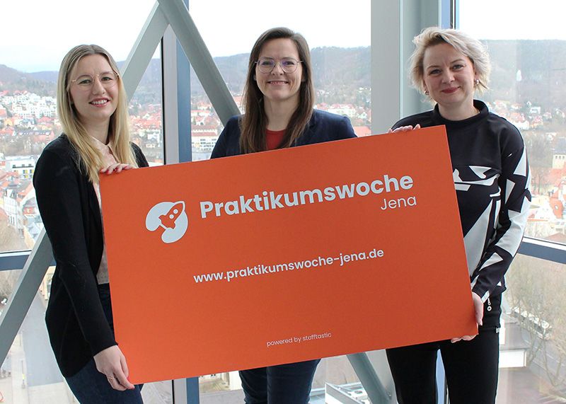 Laden alle Schülerinnen und Schüler ab 15 Jahren zur Praktikumswoche Jena in den Osterferien ein: Natalja Bajkovski (OptoNet e.V.), Daniela Drilltzsch (JenaWirtschaft) und Manuela Vogt (Kreishandwerkerschaft Jena/Saale-Holzland-Kreis).