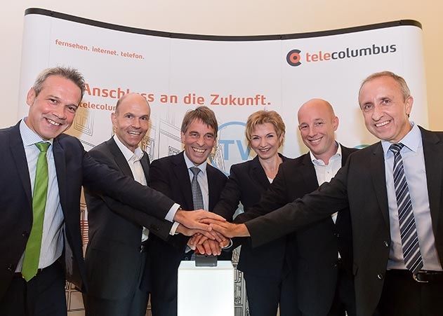 Start des superschnellen Internet in Jena: Georg Maier, Staatssekretär im Thüringer Ministerium für Wirtschaft, Wissenschaft und digitale Gesellschaft, Reinhard Sauer, Chief Technology Officer Tele Columbus, Dr. Albrecht Schröter, Oberbürgermeister der Stadt Jena, Heike Wahner, Tele Columbus Regionalleiterin für Sachsen, Sachsen-Anhalt und Thüringen, Stefan Beberweil, Chief Commercial Officer Tele Columbus, Rainer Nowak, Referent und  Besonderer Vertreter beim vtw Verband der Thüringer Wohnungs- und Immobilienwirtschaft e.V. (v.l.)