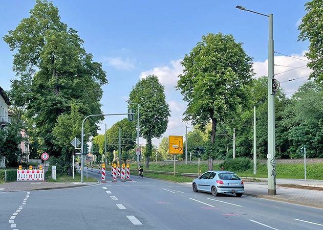 Gearbeitet wird im Kreuzungsbereich An der Brauerei zwischen Bürogebäude Kahlaische Straße 4 und dem Übergang zu den Straßenbahngleisen.