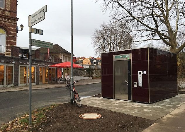 Die 176.000 Euro teure WC-Anlage vor dem Westbahnhof ist heute freigegeben worden.