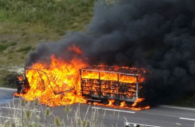 Ein brennender Lkw sorgte auf der A 4 bei Jena für eine Vollsperrung der Autobahn.