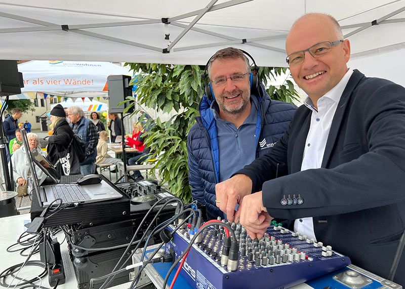 jenawohnen-Chef Tobias Wolfrum (r.) und Unternehmenssprecher Gunnar Poschmann sorgten für die passende Auftaktmusik.