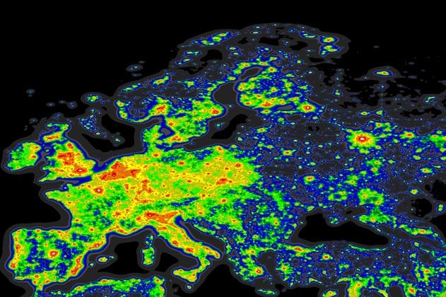 Das Bild zeigt die Lichtverschmutzung von Europa 2006.