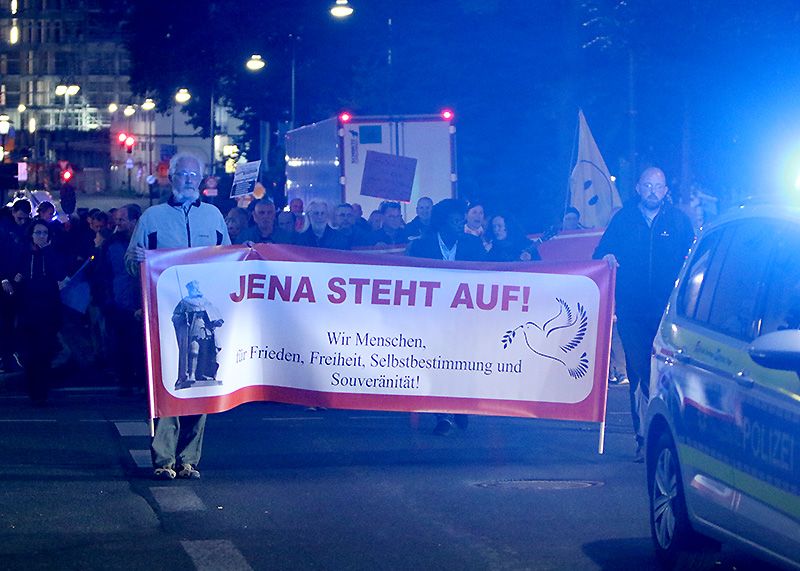 Am Montagabend nahmen zahlreiche Menschen am Protestmarsch gegen die Energie-Politik in Jena teil.