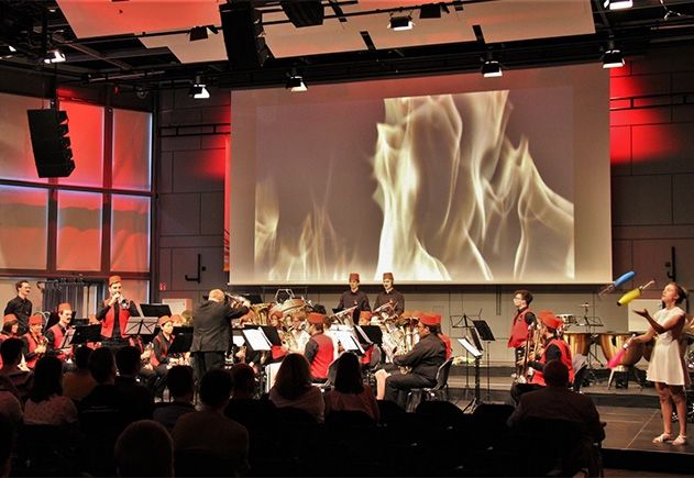 Mit überzeugender Bühnenshow und feinster Brass Musik interpretierte die Brass Band BlechKLANG das Stück „Call of the cossacks“ vom Briten Peter Graham und gewann mit Abstand den Wettbewerb in Osnabrück.