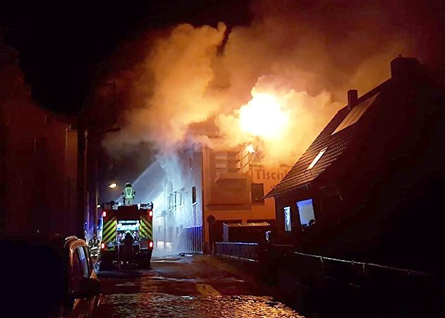 Mehr als 200.000 Euro Schaden entstand am frühen Montagmorgen bei einem schweren Wohnhausbrand in Kahla.