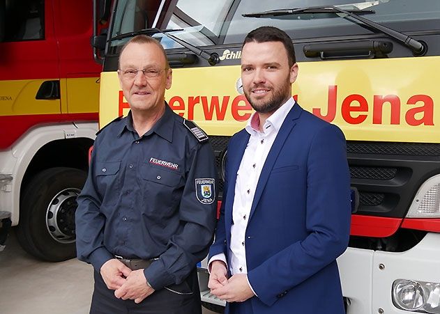 Peter Schörnig, Fachdienstleiter der Jenaer Feuerwehr und der Dezernent für Sicherheit, Benjamin Koppe