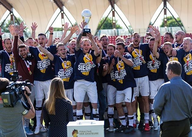 Der FC Carl Zeiss gewinnt das Endspiel um den Thüringer Vereinspokal gegen Wismut Gera mit 5:0.