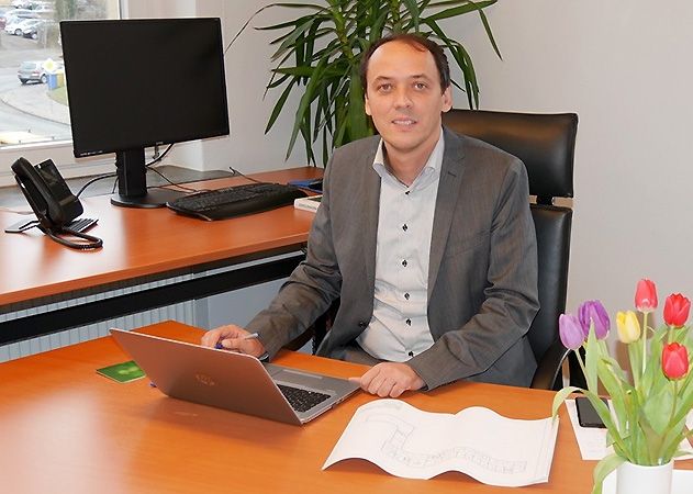 Christian Gerlitz in seinem Büro Am Anger 26.