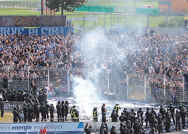 Das DFB-Sportgericht bestraft Drittligist FC Carl Zeiss Jena in sechs Fällen wegen des unsportlichen Verhaltens seiner Anhänger.