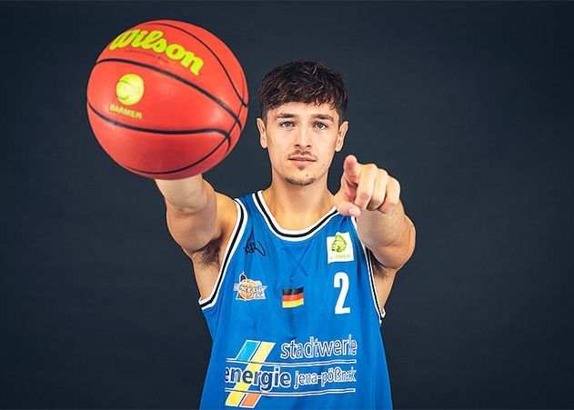 Jenas Kapitän Dennis Nawrocki wird zum beliebtesten Spieler der ProA gewählt.