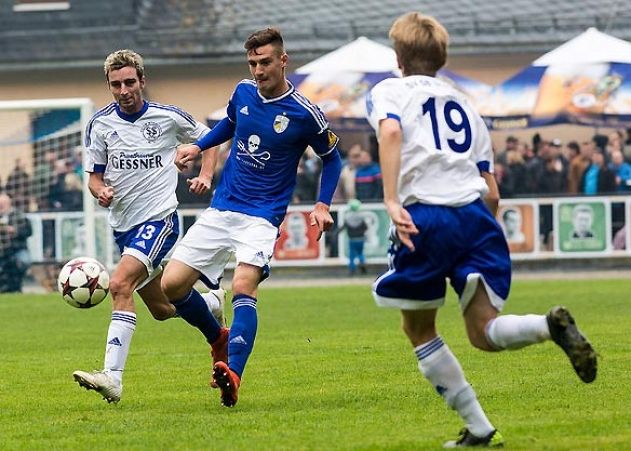 Maximilian Wolfram mit drei Treffern der erfolgreichste Schütze beim souveränen 10:0-Sieg in Steinach.