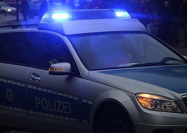 Die Polizei fahndet nach einem versuchten Pkw-Raub in Hermsdorf nach dem unbekannten Täter.