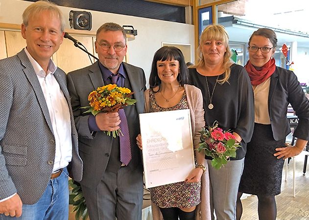 V.l.n.r. : AWO-Vorstandsvorsitzender Frank Albrecht, Lars Fischer (Einrichtungsleiter), Anja Deutscher (Wohnbereichsleiterin), Silke Schwarze (stellv. Einrichtungsleiterin) und Diana Schmidt (Bereichsleiterin Pflege und Gesundheit).