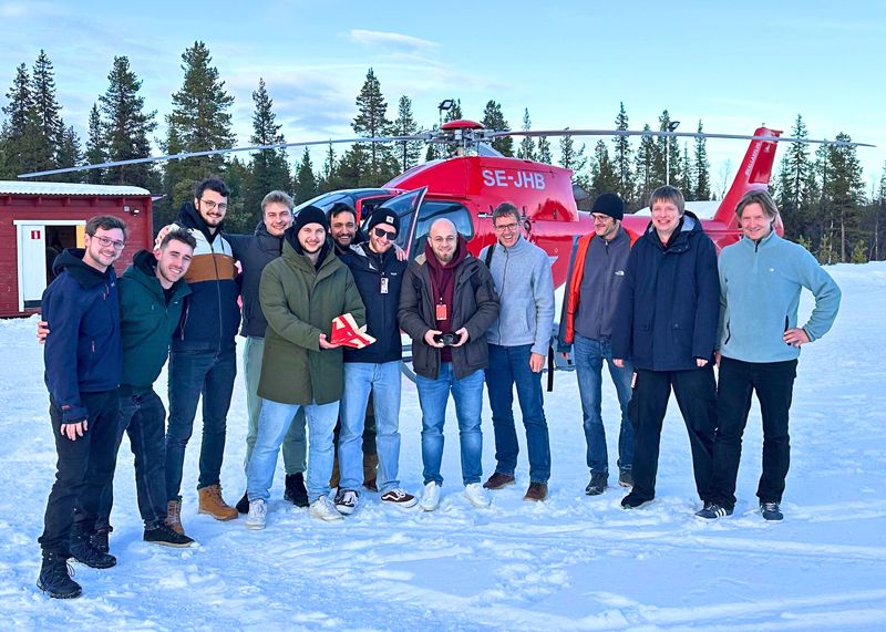 Das Team der EAH Jena nach erfolgreicher Bergung des Flugroboters.
