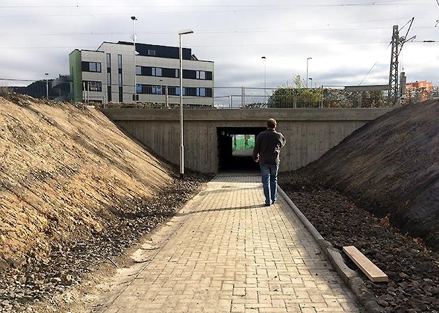 Der Fußgängertunnel zwischen OBI und der Aral-Tankstelle ist wieder offen.