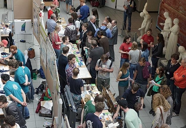 Buntes Treiben an 40 Ständen auf dem Campus: Die Universität Jena lädt am 21. Mai Studieninteressierte zum Hochschulinfotag ein.