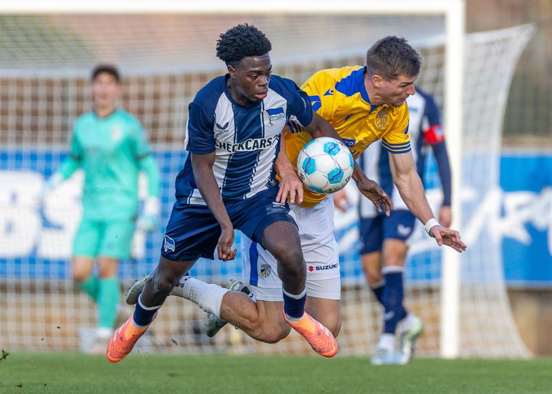 Im Duell der Jenaer Moritz Fritz und der Berliner Boris Mamuzah Lum.