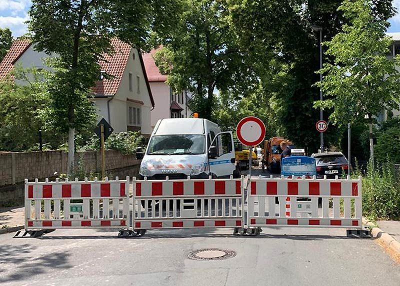 Wegen eines Rohrbruchs ist die Friedrich-Engels-Straße in Jena kurzfristig voll gesperrt.