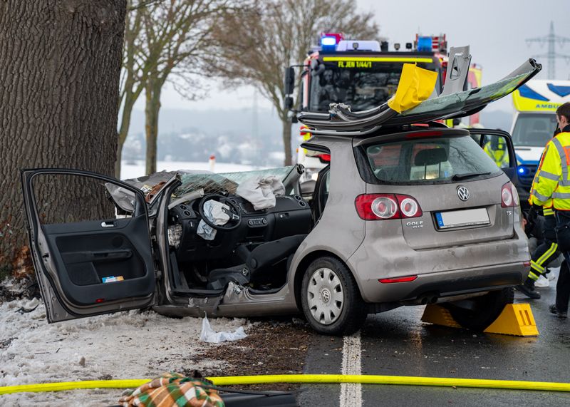 Auf der Bundesstraße 7 kam es am Freitagmittag im Jenaer Ortsteil Isserstedt zu einem schweren Verkehrsunfall.