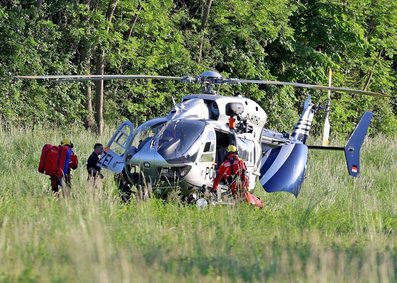 Polizei und Höhenrettung der Feuerwehr mussten am Dienstag einen schwerverletzten Mountainbiker mit einem Hubschrauber bergen.
