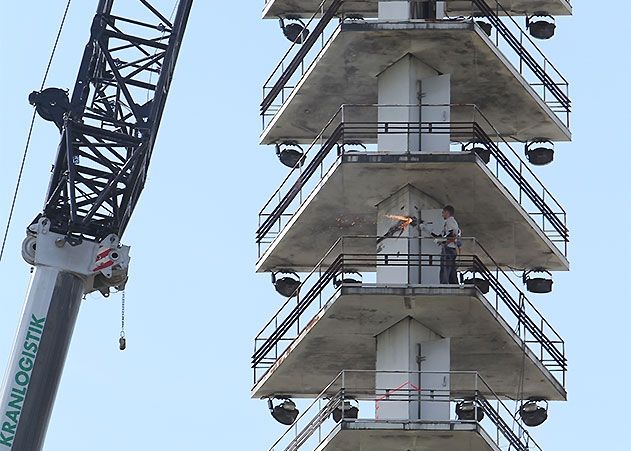 Das Flutlicht im Jenaer Ernst-Abbe-Sportfeld wurde 2013 abgebaut.