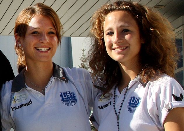 Zum großen Schwestern-Duell zwischen den Zwillingen Julia und Sylvia Arnold (li.) wird es am Sonntagvormittag bei der Partie des FF USV Jena gegen dem SC Freiburg kommen.