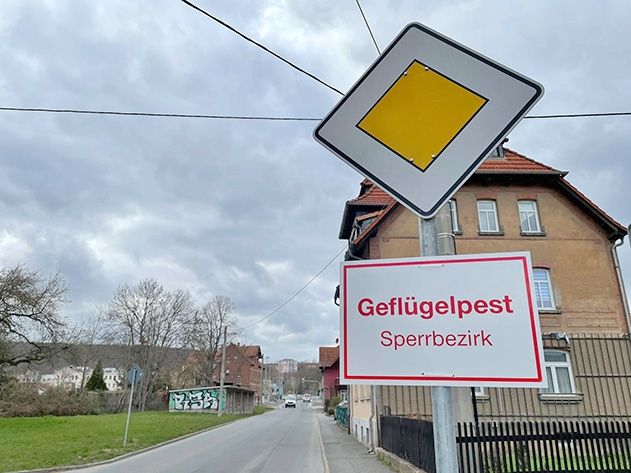 Auch in Jena-Löbstedt stehen seit heute diese Warnschilder.