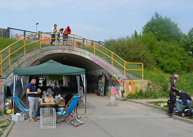 Junge Leute wollen am Samstag den „Eastside-Tunnel“ durch Graffiti verschönern und gestalten.