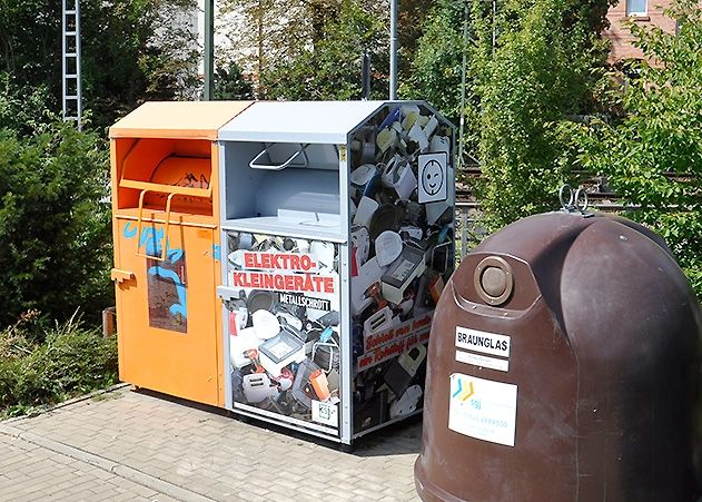 Ein neuer Container für Elektro-Kleingeräte an der Wiesenstraße.