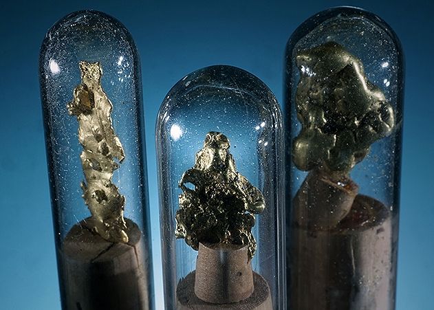 Die drei Goldnuggets aus Kalifornien werden in der neuen Ausstellung der Mineralogischen Sammlung der Uni Jena ab dem 29. November zu sehen sein.