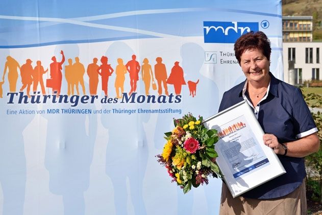 Die ehemalige Krankenschwester Monika Hanson aus Jena freut sich über die Auszeichnung „Thüringerin des Monats“ im Oktober.