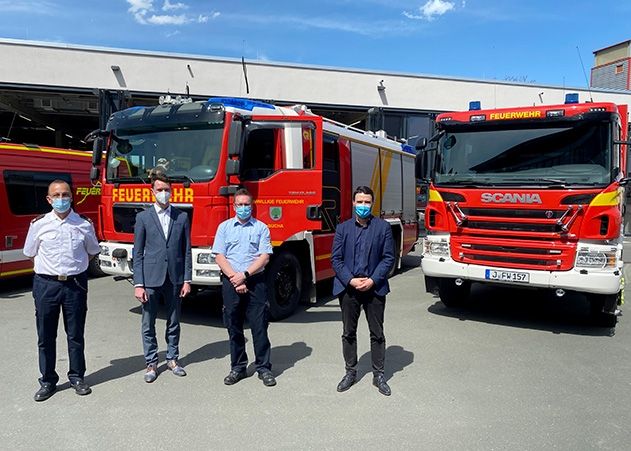 v.l.: Peter Schörnig (Fachdienstleiter der Feuerwehr Jena), Johann Waschnewski (1. Beigeordneter des Saale-Holzland-Kreises), Steve Ringmayer (Landratsamt Saale-Holzland-Kreis) und Benjamin Koppe (Finanz- und Ordnungsdezernent der Stadt Jena)