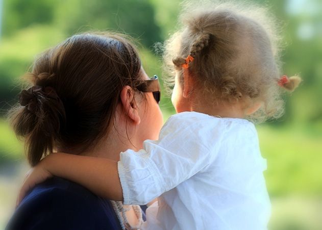 Entlastung für Eltern: Die Bundesregierung hat das Kinderkrankengeld für 2021 an die Bundes-Notbremse angepasst.