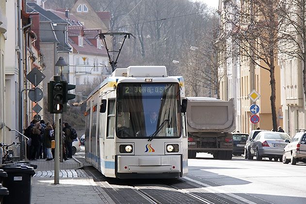 Die Karl-Liebknecht-Str. bekommt zw. Brändströmstr. und Am Steinborn eine neue Asphaltdecke.