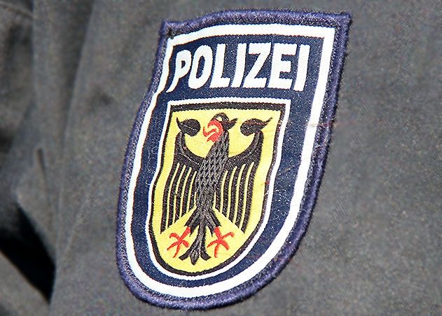 Die Bundespolizei sucht eine Frau, der am Bahnhof Jena-Paradies fast das Handy geklaut wurde.