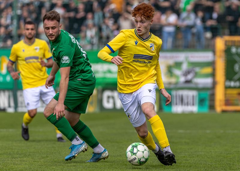 Justin Smyla (r.) wird auch in der kommenden Saison für den FC Carl Zeiss Jena auflaufen.