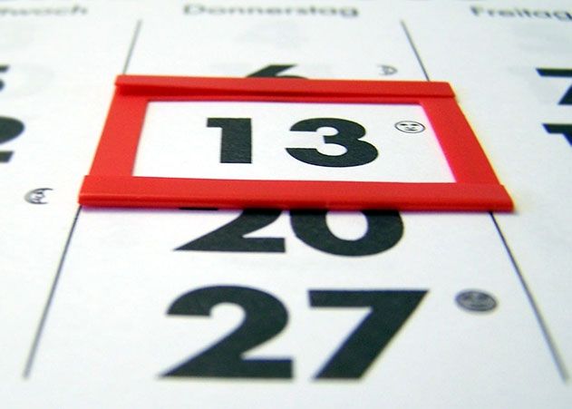 Im Handel gibt es zwar viele günstige Kalender, aber ein selbst gebastelter ist doch viel schöner.