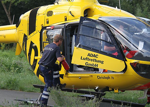 Der junge Mann musste mit dem Hubschrauber ins Klinikum eingeliefert werden.