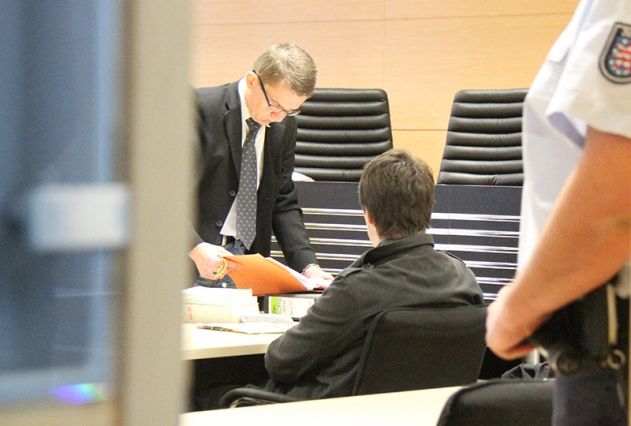 Berufungsverhandlung in Gera: Der Armbrustschütze, der im Raum Jena monatelang mit einer Armbrust sein Unwesen getrieben hatte, muss erneut vor Gericht.