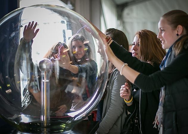 Das Wissenschaftsfestival „Highlights der Physik“ bietet Besuchern ein interessantes und buntes Programm.