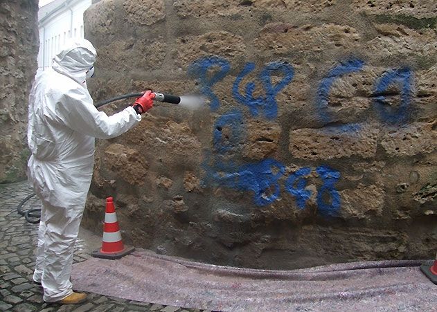 In dieser Woche entfernte der Kommunalservice Jena die Graffiti am Pulverturm.
