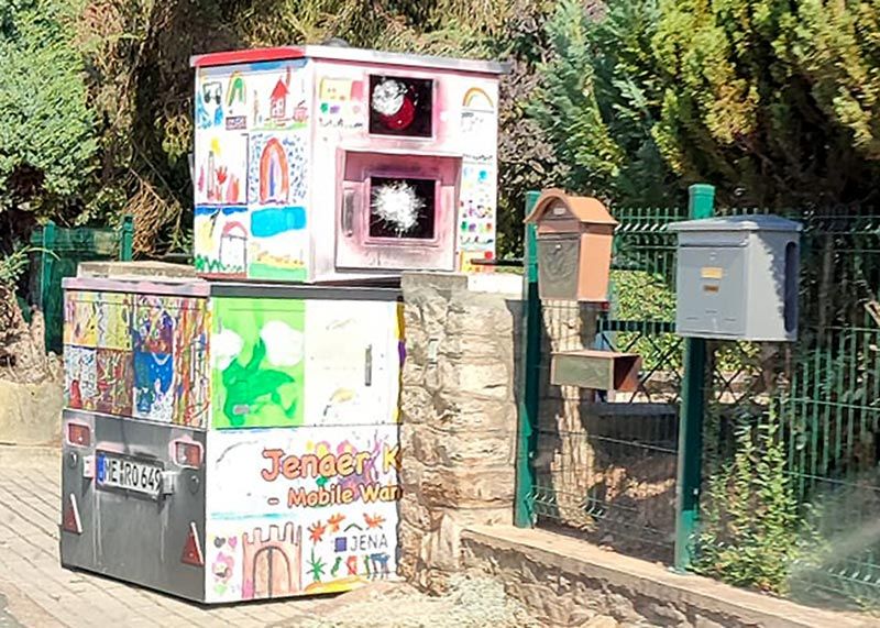 Außer Gefecht gesetzt wurde dieser mobile Blitzer der Stadt Jena.