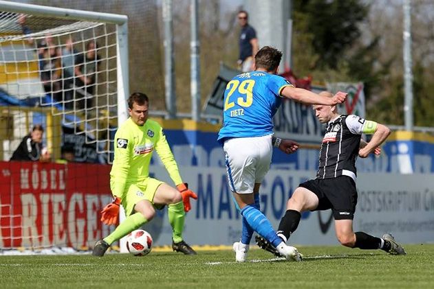 Jenas Phillip Tietz trifft zum 1:1 im Spiel gegen den VfR Aalen.