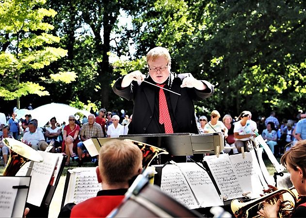 Die Jenaer Brassband BlechKLANG wird im typischen Brass Band-Sound das Picknick begleiten.