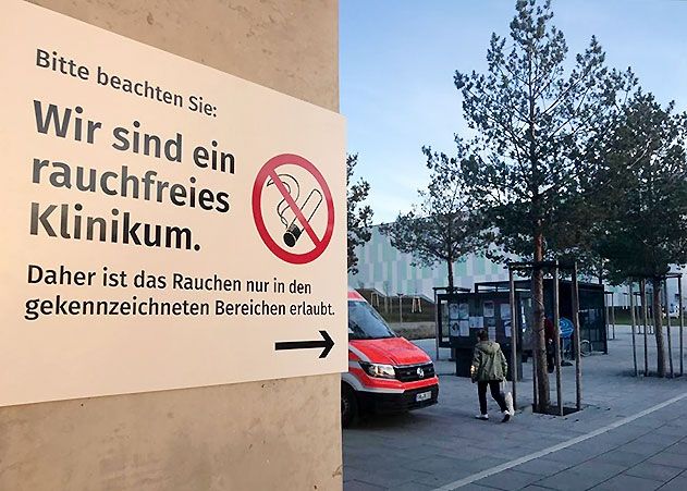 Vor dem Uniklinikum Jena besteht ab sofort Rauchverbot.