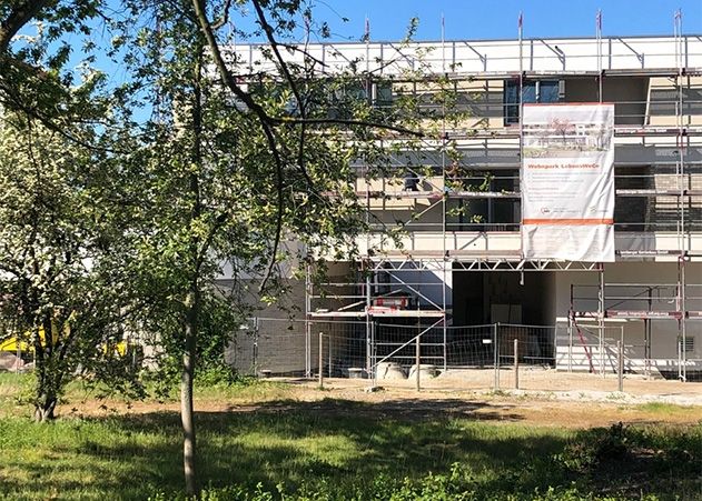 Ab Herbst bietet der Wohnpark LebensWeGe zwei betreute Wohngruppen für jeweils zwölf Bewohner, außerdem 20 Apartments für Angehörige.