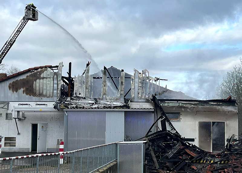 Durch Flammen und Löschwasser wurde der Discounter in Kahla schwer beschädigt.